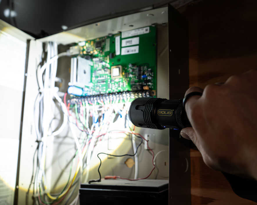 Solis™ Rechargeable Tactical Flashlight | SOL-F1 - Cable Connection & Supply