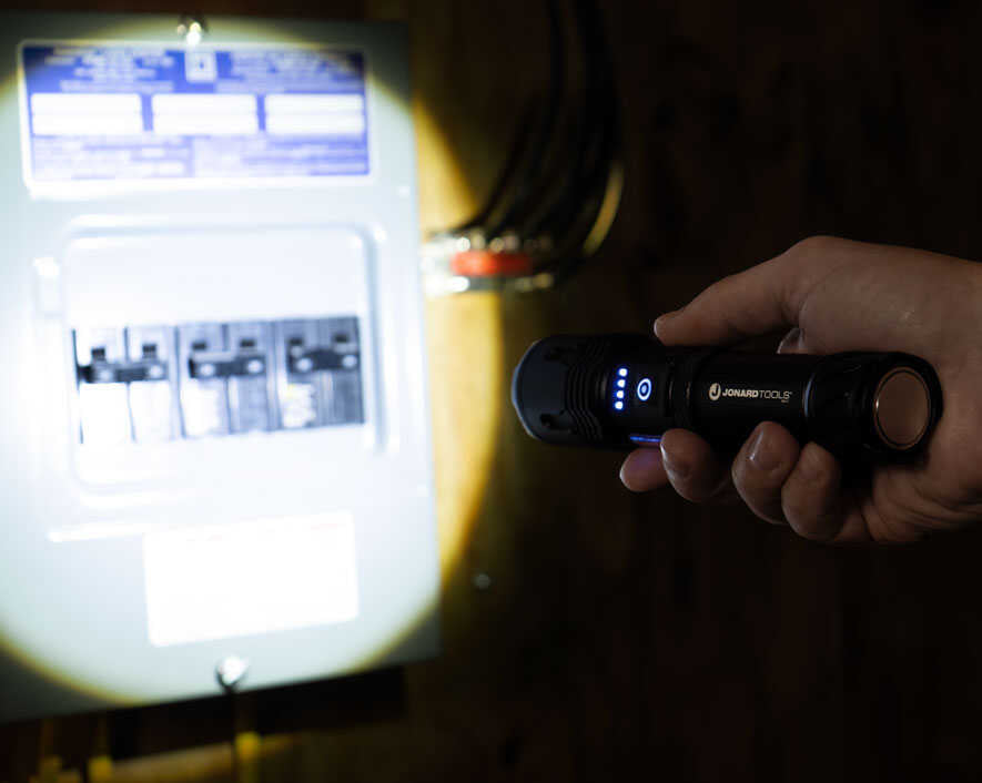 Solis™ Rechargeable Tactical Flashlight | SOL-F1 - Cable Connection & Supply