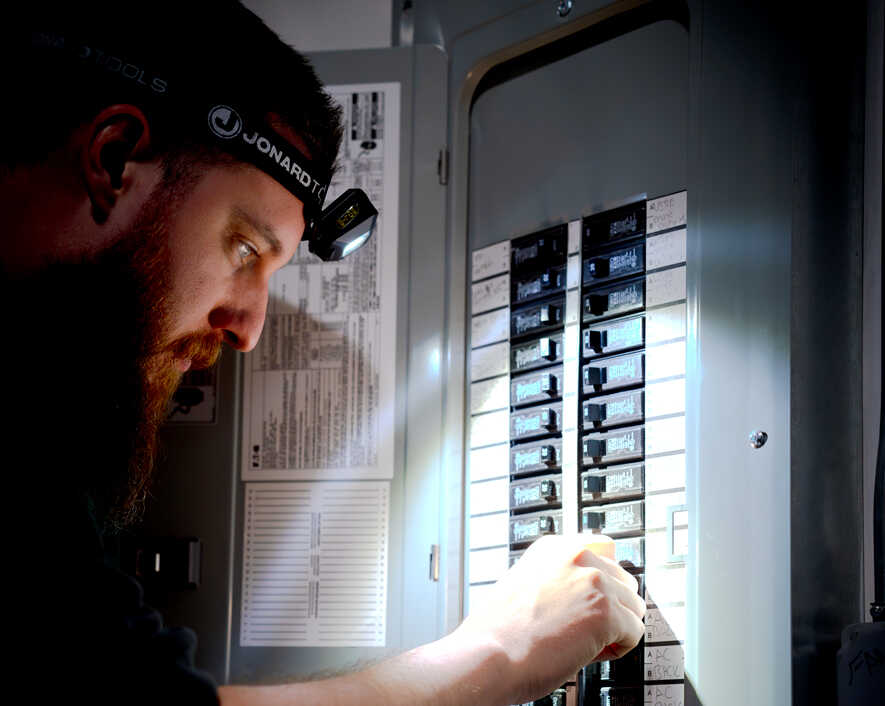 Solis™ Ultra Bright Jobsite LED Headlamp | SOL-H2 - Cable Connection & Supply