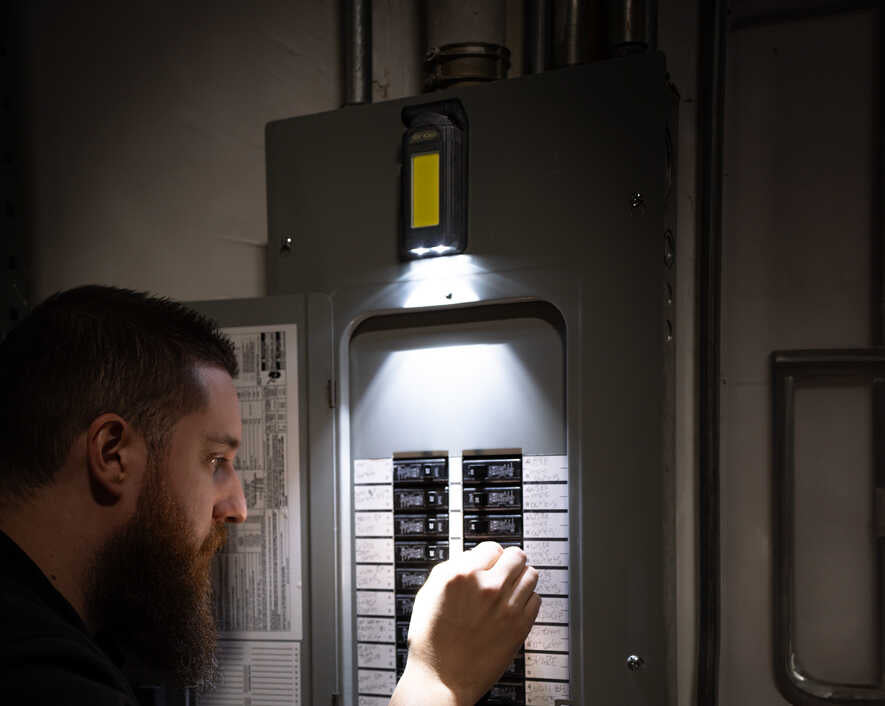 Solis™ Rechargeable 360° Pivoting Worklight | SOL-W1 - Cable Connection & Supply