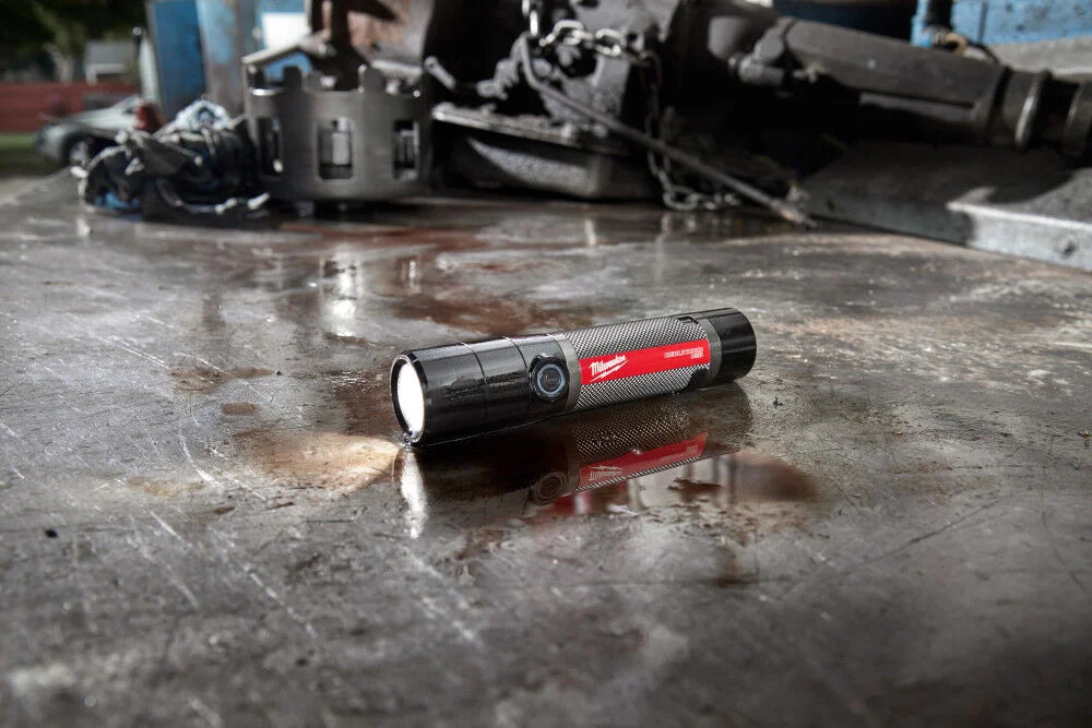 Milwaukee USB Rechargeable 800 Lumens Compact Flashlight Kit | 2160-21 - Cable Connection & Supply