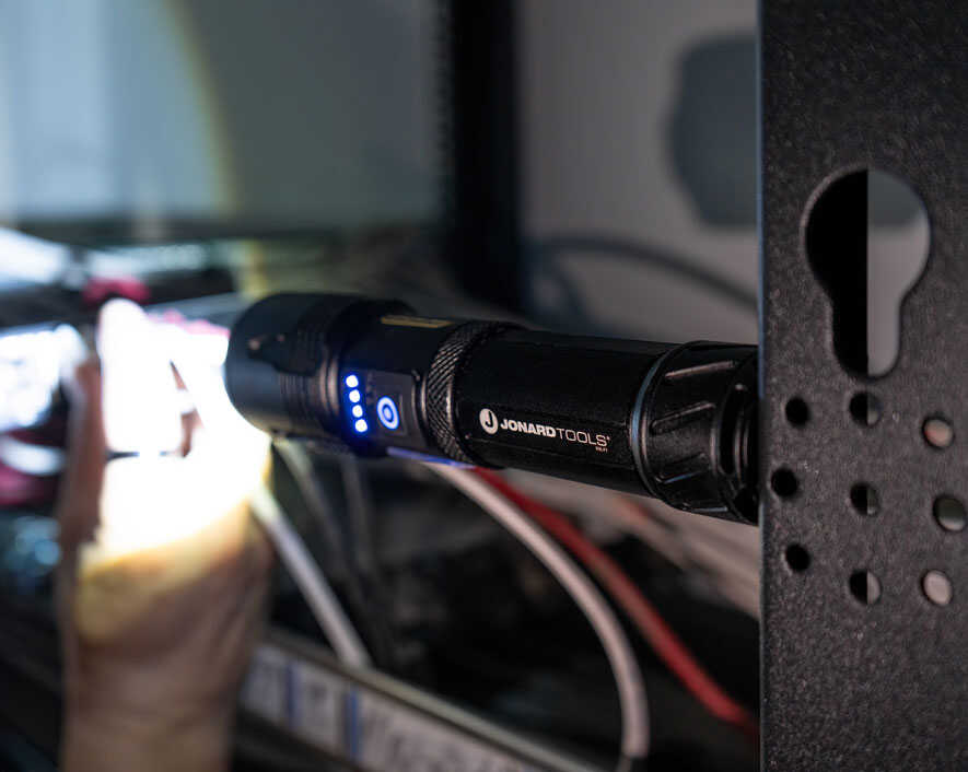 Solis™ Rechargeable Tactical Flashlight | SOL-F1 - Cable Connection & Supply 