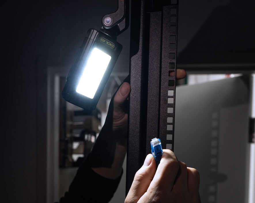 Solis™ Rechargeable 360° Pivoting Worklight | SOL-W1 - Cable Connection & Supply 