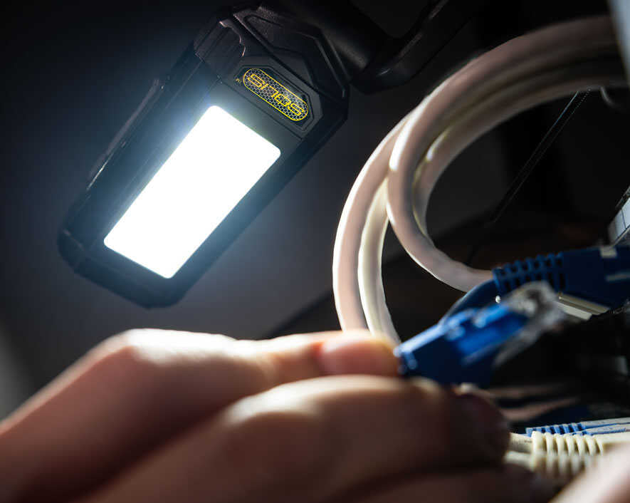 Solis™ Rechargeable 360° Pivoting Worklight | SOL-W1 - Cable Connection & Supply 